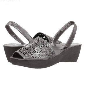 🔹NIB🔹Kenneth Cole Platform Wedges in Pewter